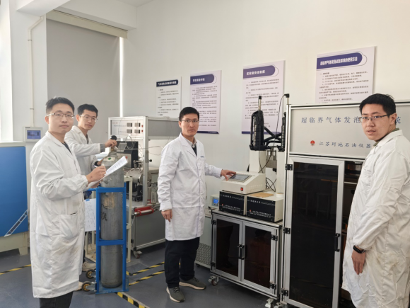 中国矿业大学碳凝科技团队研发超临界二氧化碳泡沫混凝土