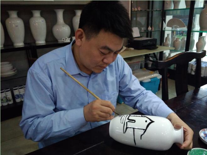 左硕老师聚精会神创作中